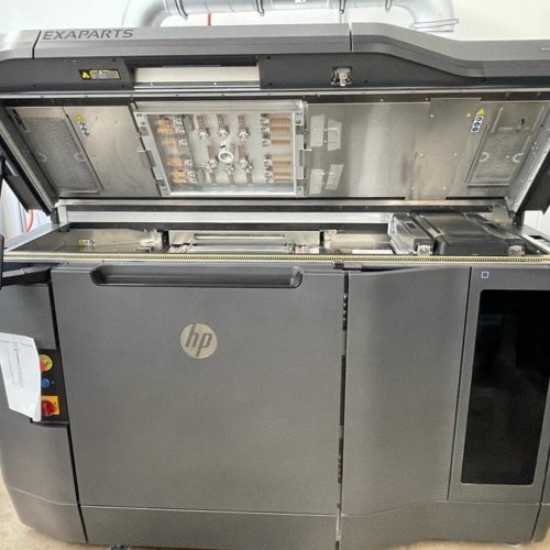 Diversas máquinas Hewlett-Packard HP Jet Fusion 4200