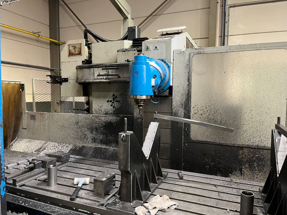 Fraiseuse à banc fixe KIHEUNG KMC U 1000 TF CNC